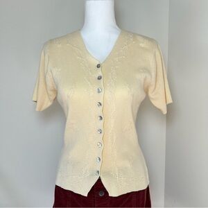 Victoria Jones 90s Soft Butter Yellow Embroidered Short-Sleeve Button-Up Top 🌼✨